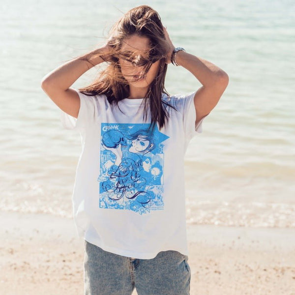 Juxar soft boyfriend t shirt cotton white oversized tee with blue graphic worn at beach