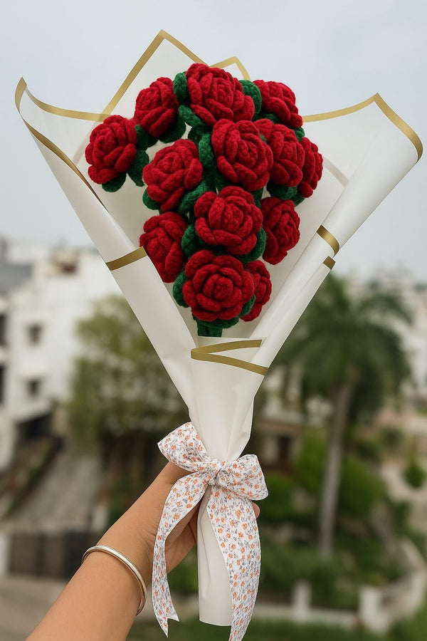 15 Red Crochet Roses in Premium Wrap – Decorative & Giftable Bouquet for All Occasions